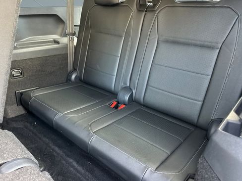 Used 2018 Volkswagen Tiguan SE image 31