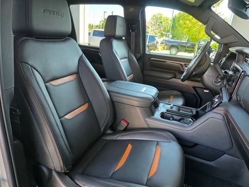 Used 2025 GMC Sierra 2500 AT4 AWD/4WD image 12
