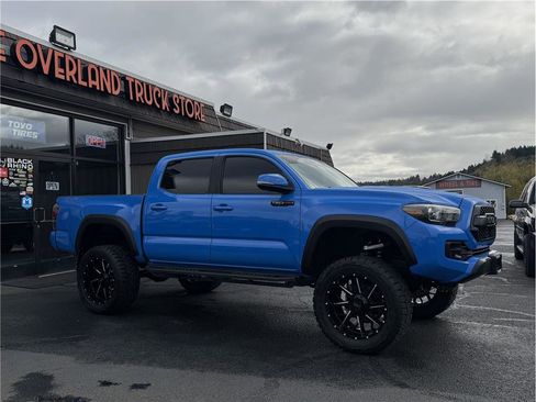 Used 2019 Toyota Tacoma TRD Pro image 2