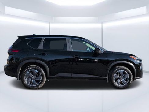 Used 2026 Nissan Rogue SV FWD image 2