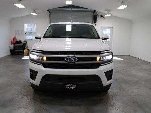 Used 2024 Ford Expedition Max XLT image 3