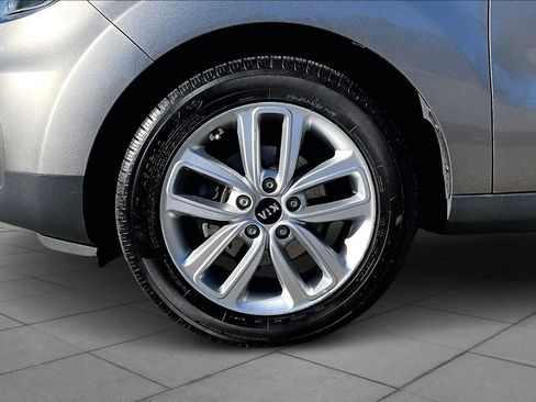 Used 2018 Kia Soul + image 10