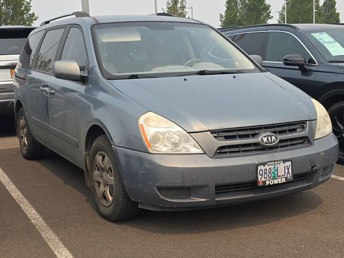 Used 2009 Kia Sedona LX FWD image 2