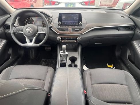 Used 2025 Nissan Altima 2.5 SV FWD image 10