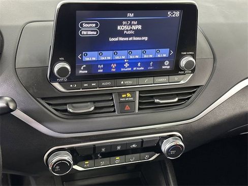 Used 2022 Nissan Altima 2.5 SV image 14