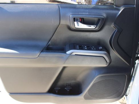 Used 2019 Toyota Tacoma TRD Sport AWD/4WD image 30