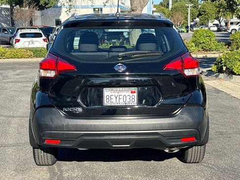 Used 2018 Nissan Kicks S image 4