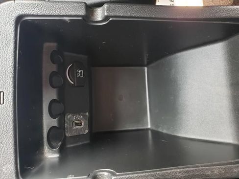 Used 2019 Jeep Cherokee Limited w/ Trailer Tow Group AWD/4WD image 32