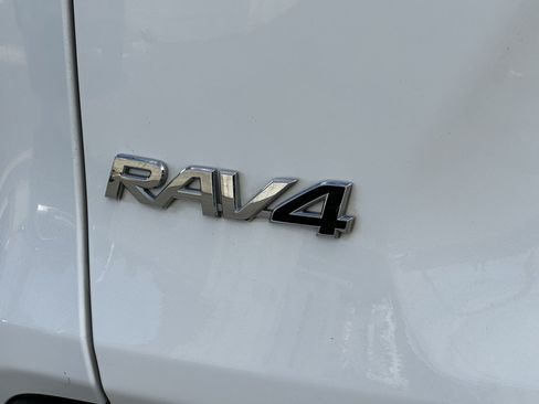 Certified 2021 Toyota RAV4 LE AWD/4WD image 30