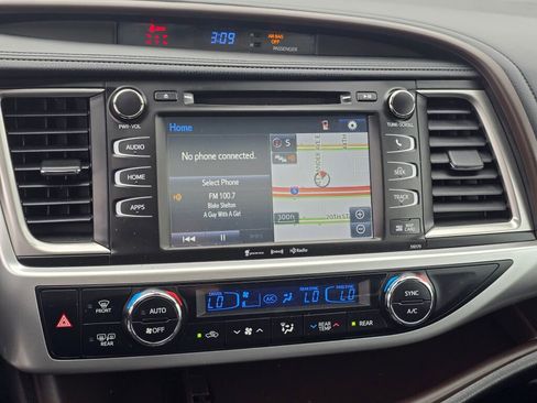 Used 2017 Toyota Highlander XLE AWD/4WD image 14