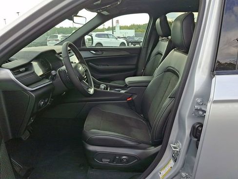 New 2025 Jeep Grand Cherokee L Altitude image 16