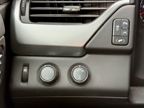 Used 2020 Chevrolet Suburban LT image 22