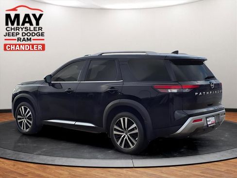 Used 2024 Nissan Pathfinder Platinum w/ Cargo Package image 3