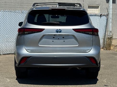 Used 2023 Toyota Highlander Limited AWD/4WD image 4
