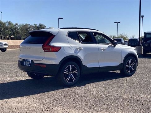 New 2026 Volvo XC40 B4 Core image 7