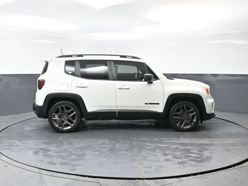 Used 2021 Jeep Renegade Latitude FWD image 2