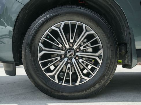 Used 2025 Nissan Armada Platinum image 30