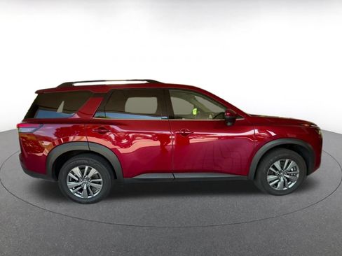 Used 2025 Nissan Pathfinder SV FWD image 15