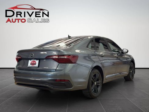 Used 2024 Volkswagen Jetta SE image 5