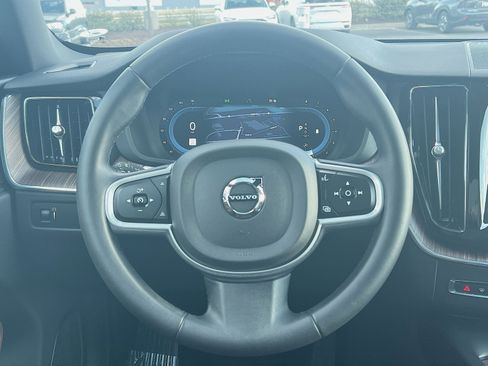 Certified 2022 Volvo XC60 B5 Momentum image 16