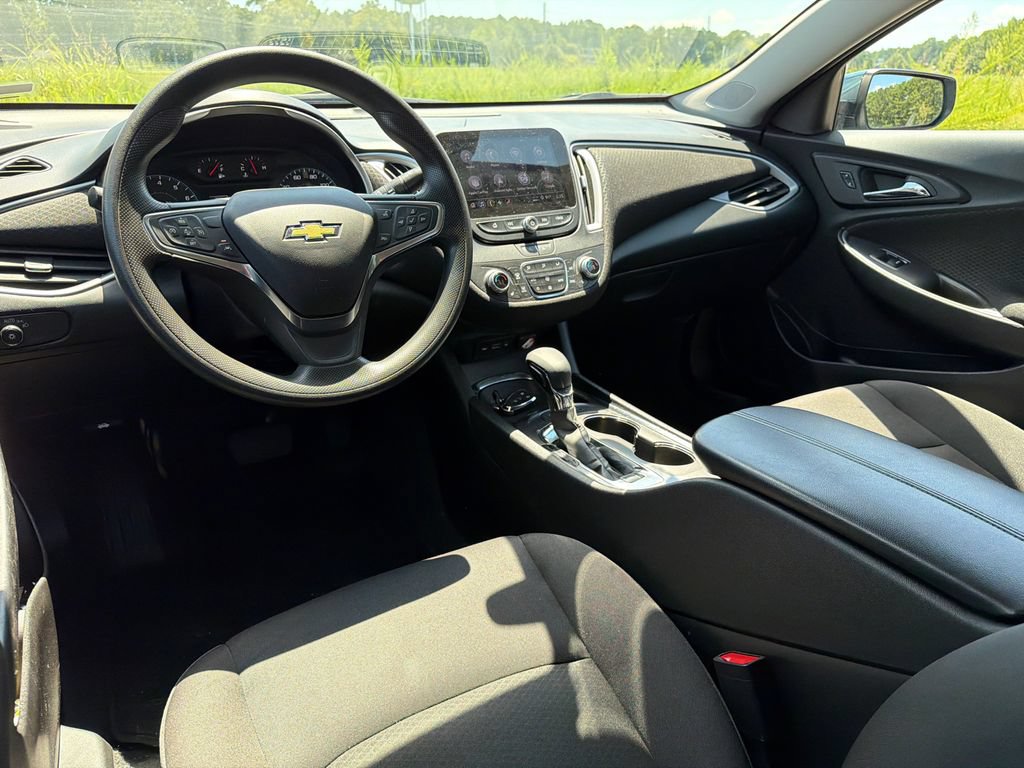 Used 2025 Chevrolet Malibu LT FWD image 21