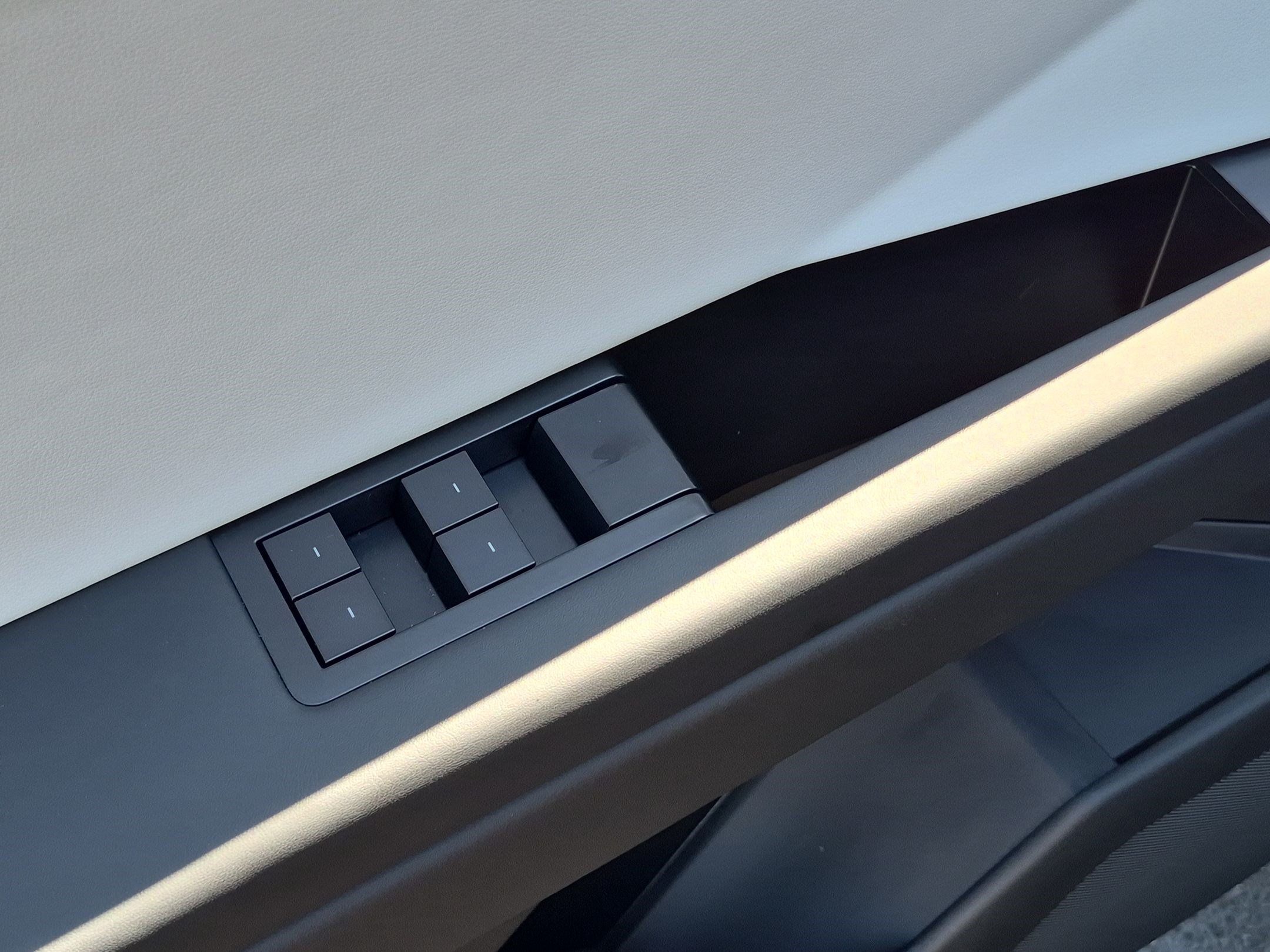 Used 2024 Tesla Cybertruck AWD Crew Cab image 15