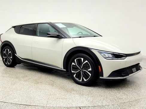 Used 2022 Kia EV6 Wind image 3