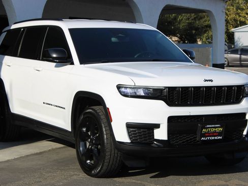 Used 2023 Jeep Grand Cherokee L Laredo RWD image 3