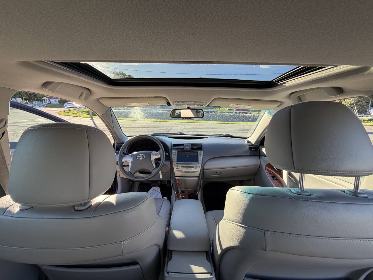 Used 2010 Toyota Camry XLE FWD image 18