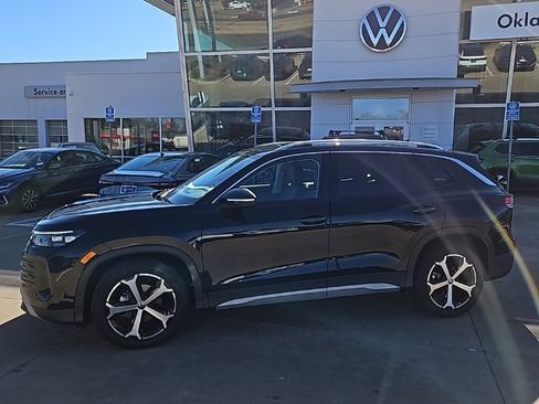 New 2026 Volkswagen Tiguan SE image 8