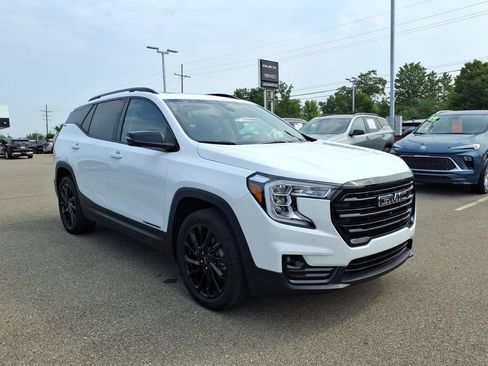 Used 2024 GMC Terrain SLT w/ Tech Package AWD/4WD image 3