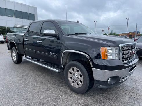 Used 2011 GMC Sierra 2500 SLT w/ Entertainment Package AWD/4WD image 2