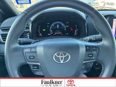 Certified 2025 Toyota Camry Hybrid image 24