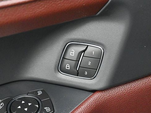 Used 2022 Ford Expedition Limited image 13