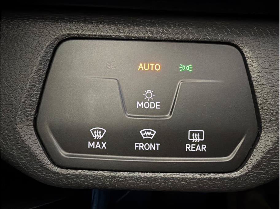 Used 2022 Volkswagen ID.4 Pro AWD/4WD image 28