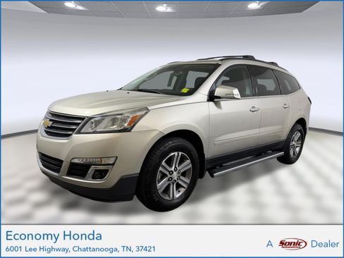 Used 2017 Chevrolet Traverse LT w/ Traveler's Package FWD image 1