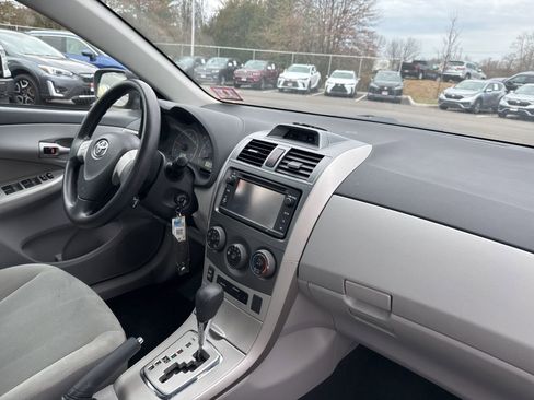 Used 2013 Toyota Corolla LE image 14