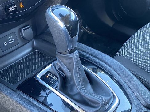 Certified 2019 Nissan Rogue Sport SV image 25