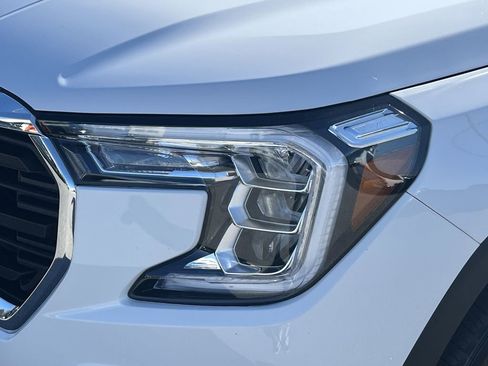 Used 2024 GMC Terrain SLE image 29