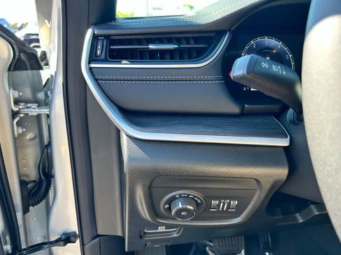 New 2025 Jeep Grand Cherokee L Limited w/ Black Appearance Package image 21