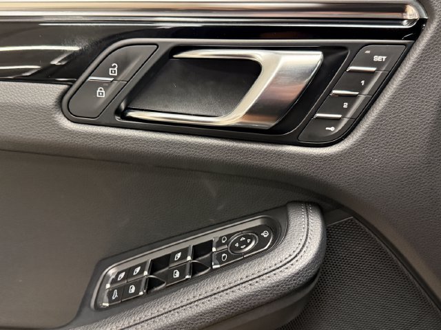 Certified 2026 Porsche Macan AWD/4WD image 39