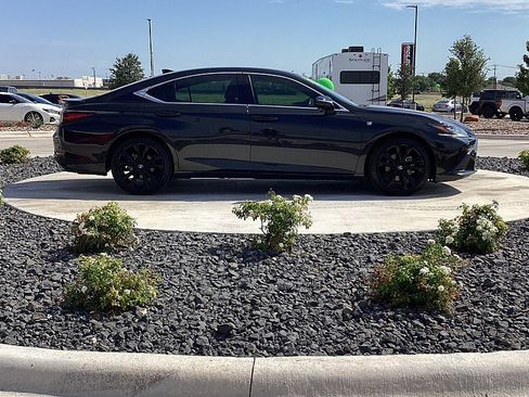 Used 2022 Lexus ES 350 F Sport image 4