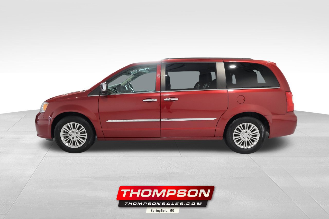 Used 2015 Chrysler Town & Country Touring-L w/ Driver Convenience Group FWD image 1