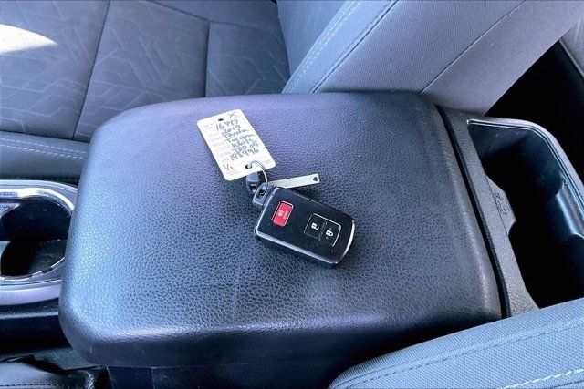 Used 2019 Toyota Tacoma TRD Off-Road AWD/4WD image 29