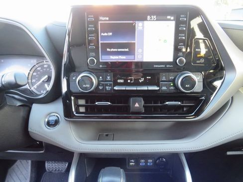 Certified 2022 Toyota Highlander XLE image 27