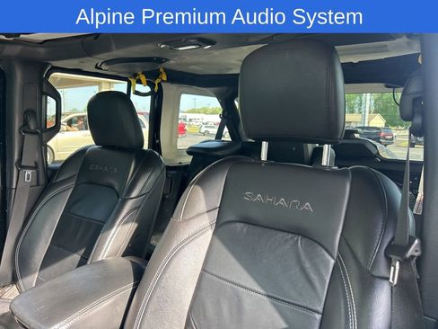 Used 2018 Jeep Wrangler Unlimited Sahara image 9