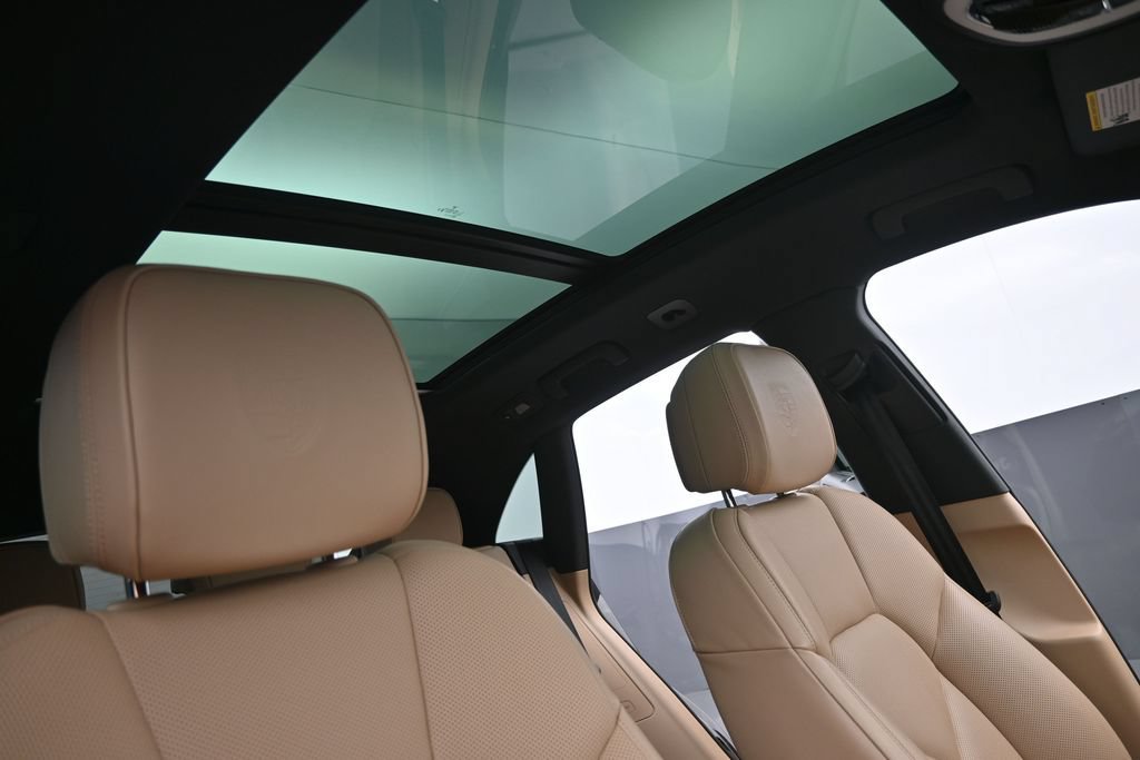 Certified 2024 Porsche Macan AWD/4WD image 22
