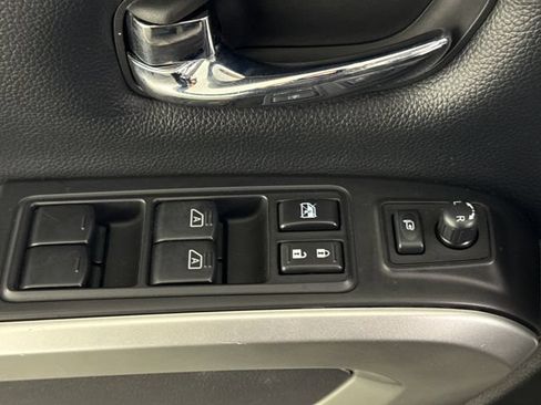 Used 2018 Nissan Titan SL AWD/4WD image 29