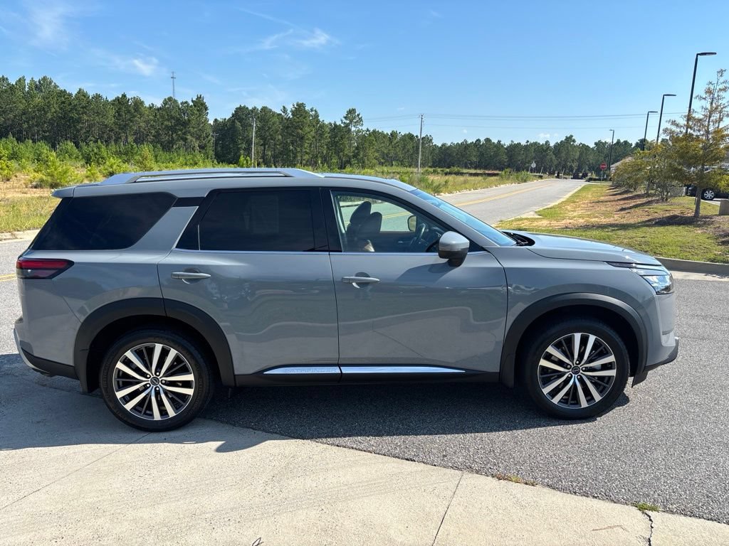 Used 2022 Nissan Pathfinder Platinum w/ Cargo Package AWD/4WD image 22