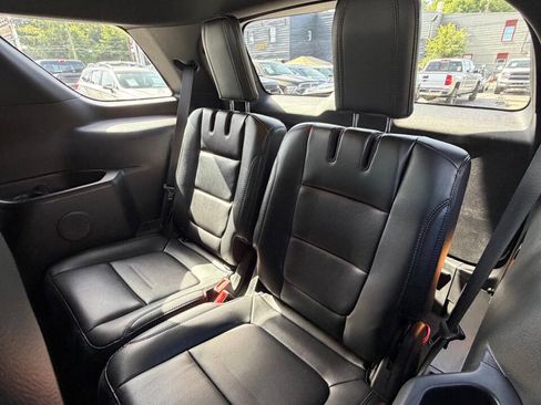 Used 2016 Ford Explorer XLT w/ Equipment Group 202A AWD/4WD image 13